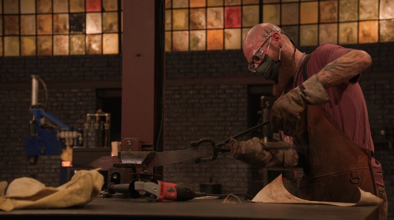 Der Wettbewerber schärft die Klinge – Bild: aebox /​ © A+E Networks /​ HISTORY