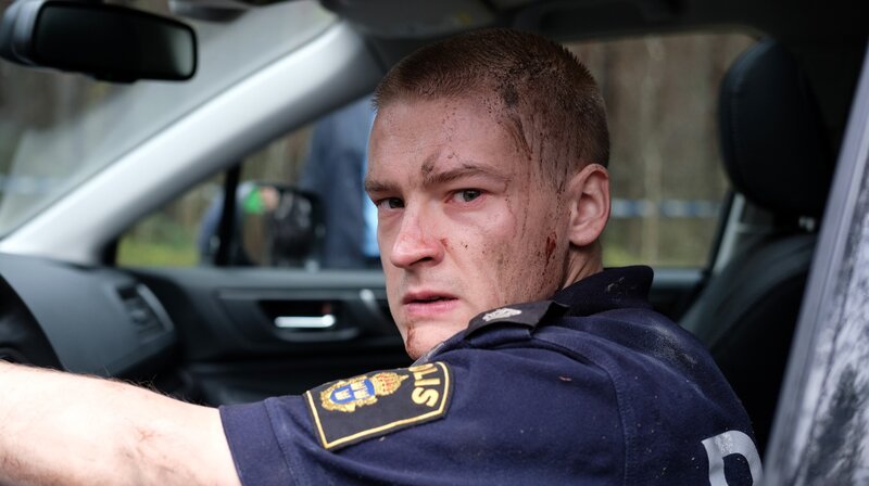 Peter Bäckström (Johan Marenius Nordahl) gerät in Gefahr. – Bild: ARD Degeto /​ ITV Global entertainm
