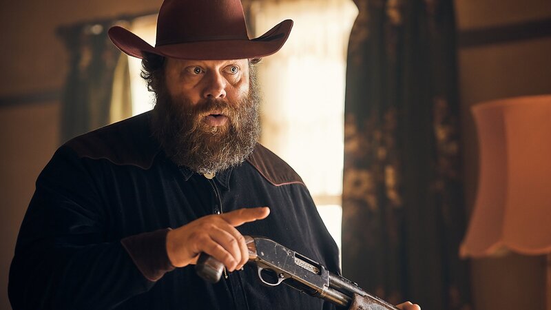 Der Killer (Ólafur Darri Ólafsson) hat sich an die Fersen des Fremden geheftet und will ihn zur Strecke bringen – Kollateralschäden jeder Größenordnung sind ihm dabei herzlich egal. – Bild: ZDF