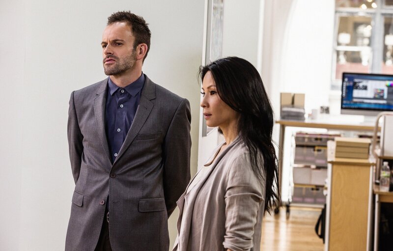 Während der Ermittlungen in einem neuen Mordfall: Sherlock Holmes (Jonny Lee Miller, l.) und Joan Watson (Lucy Liu, r.) … – Bild: CBS Television