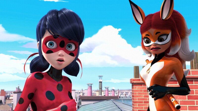 L-R: Ladybug, Volpina – Bild: Courtesy of Disney+