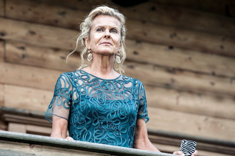 Gräfin Schönberg (Andrea L’Arronge). – Bild: Stefanie Leo /​ ORF