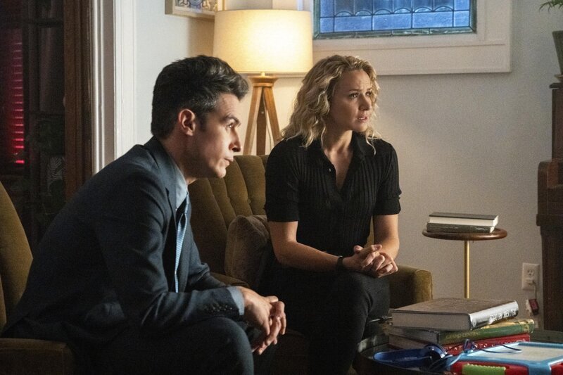 Special Agent Stuart Scola (John Boyd, l.); Special Agent Nina Chase (Shantel VanSanten, r.) – Bild: David M. Russell