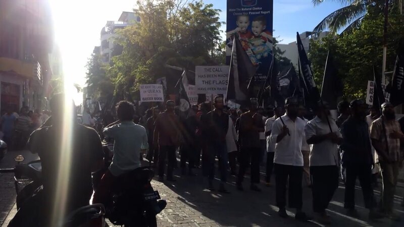 Die Malediven sind ein muslimischer Staat ohne Religionsfreiheit. Das führt zu Konflikten – sowohl zwischen Einheimischen und Touristen als auch innerhalb der Bevölkerung. – Bild: ZDF und STP PRODUCTIONS