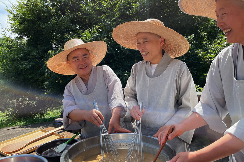 Südkorea - die Nonne der Tempelküche – Bild: SRF/​MedienKontor/​Andrea Oster