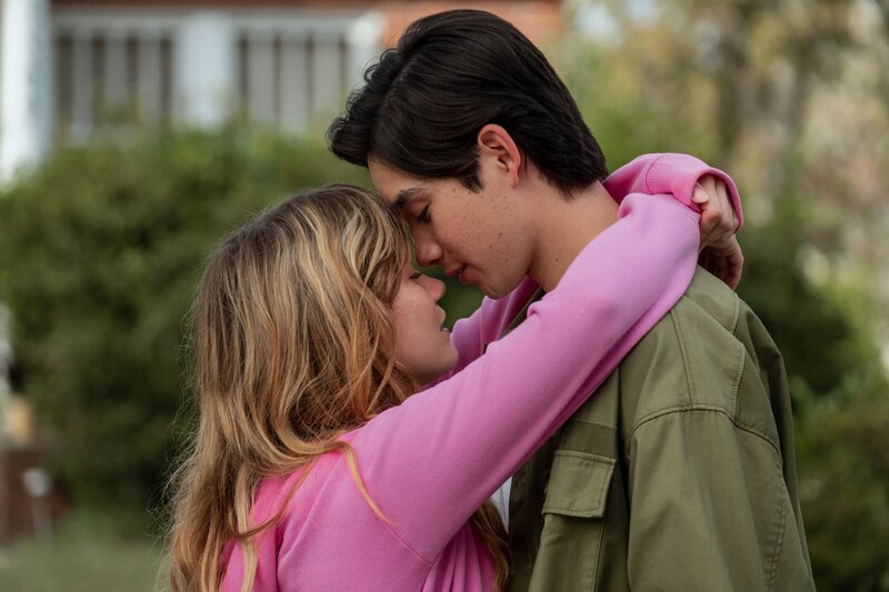 Rain Spencer as Taylor, Sean Kaufman as Steven – Bild: Amazon Studios