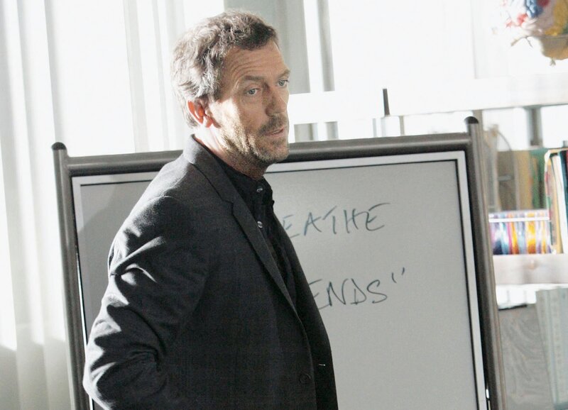 Ratespiel um tödliche Liebe: Hugh Laurie als Dr. Gregory House – Bild: SUS /​ SF