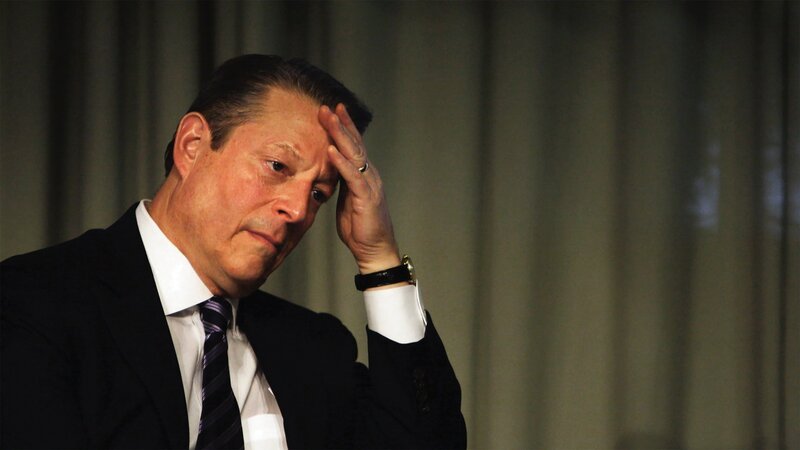 Niederlage: Der US-Demokrat Al Gore verliert im November 2000 knapp die Präsidentschaftswahl gegen den Republikaner George W. Bush. – Bild: Thomas Frischhut /​ ZDF