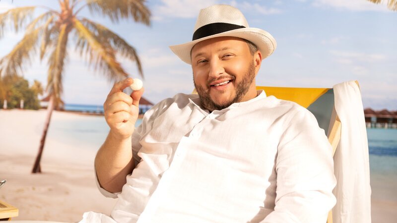 Exotisch, edel und einzigartig? Produktentwickler Sebastian Lege deckt auf, was wirklich hinter Ferreros Raffaello steckt. – Bild: ZDF und Lars Döring