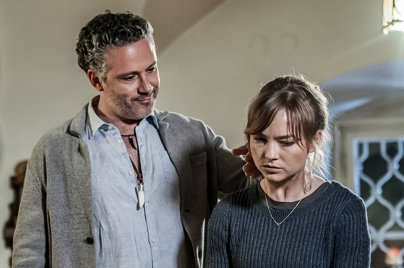 Denis Petkovic (Daniel Suttner), Kyra Sophia Kahre (Sahara Suttner). – Bild: ORF 1
