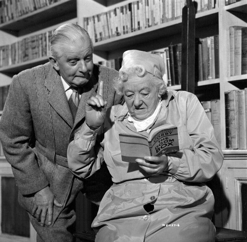 Miss Marples (Margaret Rutherford, r.) – Bild: OTCM