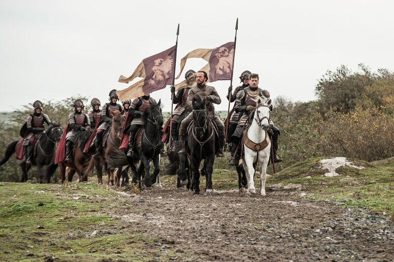 Von links nach rechts: Bronn (Jerome Flynn) und Jaime Lannister (Nikolaj Coster-Waldau). – Bild: Home Box Office, Inc.