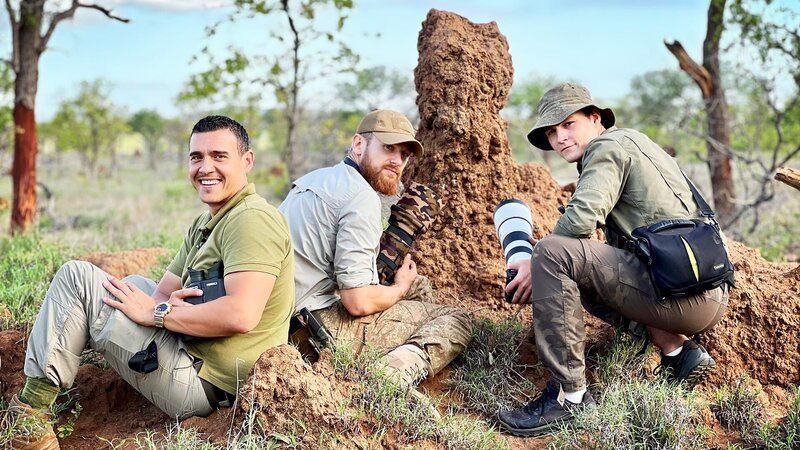 Fritz Meinecke (m.) – Bild: Warner Bros. Discovery