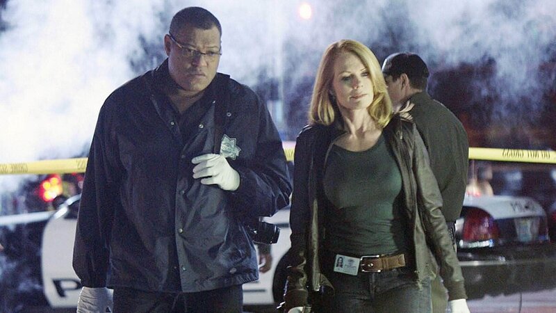 Der grausame Tod eines FBI-Agenten ist der Auftakt für eine komplizierte Mordermittlung, bei der die CSI’ler Raymond Langston (Laurence Fishburne) und Catherine Willows (Marg Helgenberger) das FBI unterstützen. – Bild: MG RTL D /​ CBS