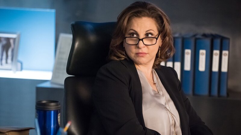 Captain Sandra Russo (Kathy Najimy) – Bild: AXN Black