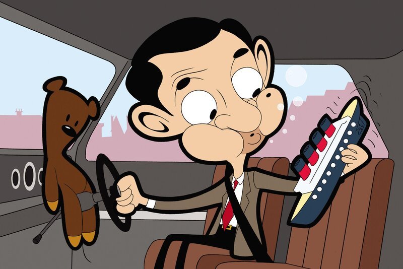 Mr. Bean will seine Spielzeuge im Mini verstauen. Für den Teddy hat er auch schon einen Platz gefunden. Doch wohin nun mit dem Boot? – Bild: Cartoonito