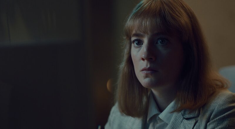 Eva Rolin (Leonie Benesch) ist nicht mehr sie selbst, seit an ihrem Gehirn ein monströses Experiment durchgeführt wurde. – Bild: ZDF und Gerd Schelfhout