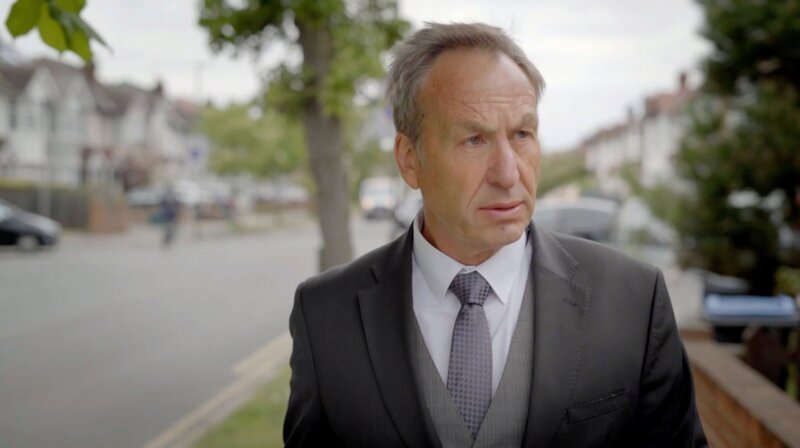 Cliff Lyons. Retired DCI, Metropolitan Police; – Bild: Crime + Investigation /​ Spun Gold TV production