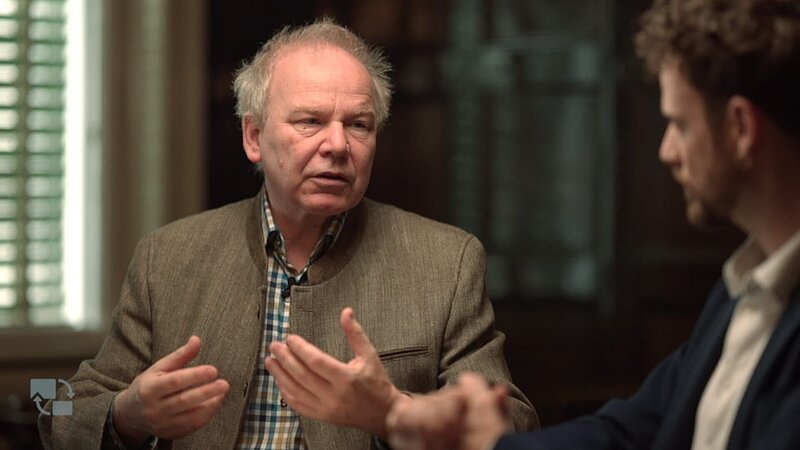 Die beiden Musikwissenschaftler Thomas Aigner und Günter Stummvoll. – Bild: ORF/​Filmwerkstatt Wien/​Roman Bagner