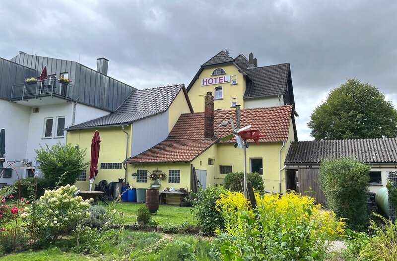 Das Landhotel Gärtner in Mücke. – Bild: HR