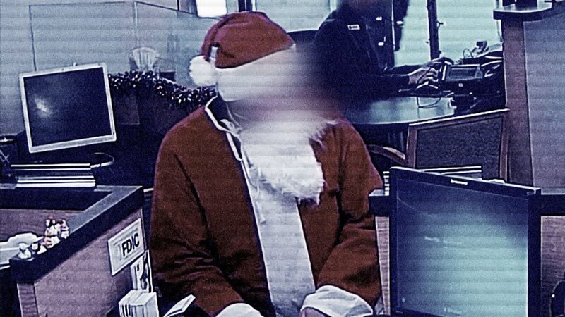 Der Verdächtige, ein Mann in einem Weihnachtsmannkostüm, wurde in Gewahrsam genommen. – Bild: History