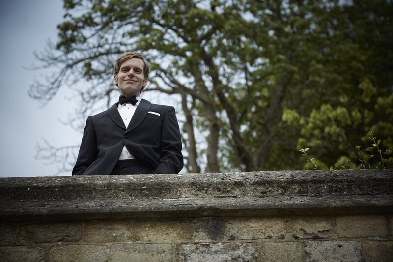 Endeavour Morse (Shaun Evans) trifft auf einem Konzert auf einen alten Bekannten. – Bild: ZDF/​ITV Studios