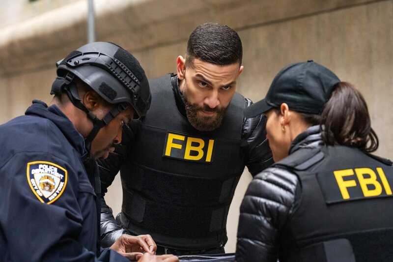 (v.l.n.r.) Bomb Squad Lt. Kenneth Holcomb (Victor Sho); FBI SA Omar Adom ‚OA‘ Zidan (Zeeko Zaki); FBI SA Maggie Bell (Missy Peregrym) – Bild: CBS Broadcasting, Inc. All Rights Reserved /​ Bennett Raglin