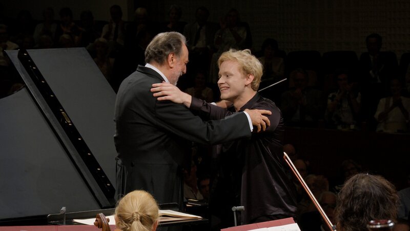 Riccardo Chailly, Alexander Malofeev – Bild: SRF, Accentus Music /​ ZDF und SRF, Accentus Music