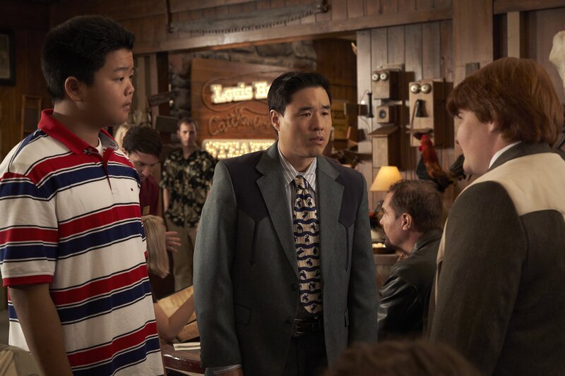 Eddie Huang (Hudson Yang); Louis Huang (Randall Park); Trent (Trevor Larcom). – Bild: American Broadcasting Companies