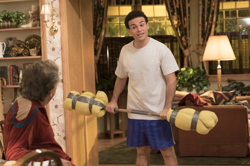 Bild: 2014, 2015 Sony Pictures Television Inc. All Rights Reserved. /​ Hopper Stone Lizenzbild frei