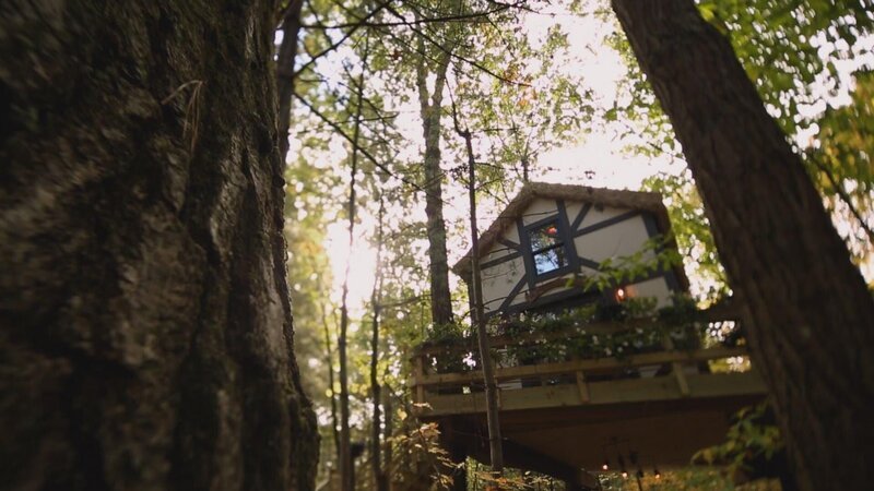 After photo of the treehouse. – Bild: Warner Bros. Discovery