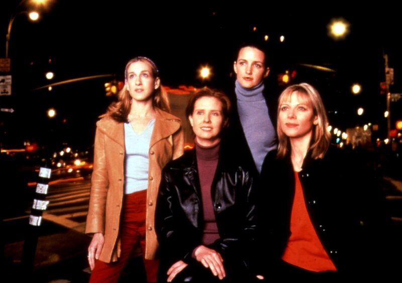 Ledige Frauen scheinen für verheiratete Frauen Lieblingsfeindbilder zu sein – diese Erfahrungen machen (v.l.n.r.) Carrie (Sarah Jessica Parker), Miranda (Cynthia Nixon), Charlotte (Kristin Davis) und Samantha (Kim Cattrall). – Bild: WIZJ