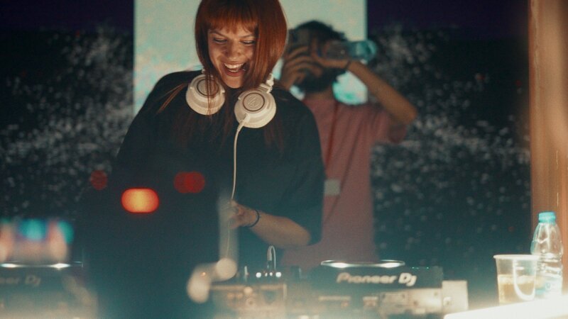 NZZ Format Ungewisses Leben in Syrien nach der Diktatur Nourah, die Hauptprotagonistin – Bild: SRF/​NZZ Format