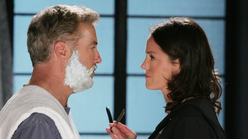 Eine Frage des Vertrauens: Lässt Grissom (William Petersen) sich von Sara (Jorja Fox) den Bart mit einem superscharfen Messer abrasieren? – Bild: RTL / CBS Eine Frage des Vertrauens: Lässt Grissom (William Petersen) sich von Sara (Jorja Fox) den Bart mit einem superscharfen Messer abrasieren? – Bild: RTL / CBS