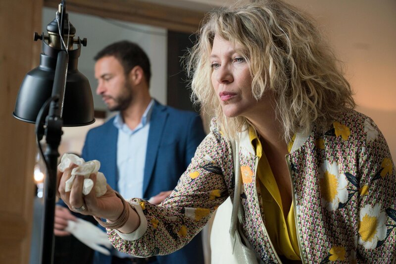 Antoine Dumas (Raphaël Lenglet, l.); Candice Renoir (Cécile Bois, r.) – Bild: Sat.1 emotions