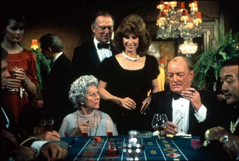 Beginn der Serie: Hart aber herzlich „Tödliche Verwandtschaft“. Im Bild: Stefanie Powers (mi.). – Bild: CPT Holdings, Inc.