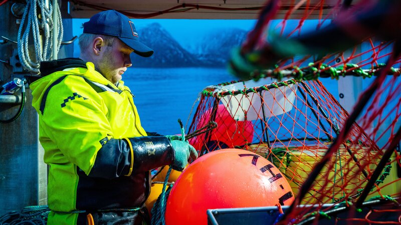 Tobias rüstet Töpfe auf. – Bild: Discovery Communications LLC