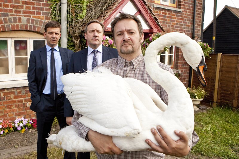 v.li.: DS Ben Jones (Jason Hughes), DCI John Barnaby (Neil Dudgeon) und Ralph Ford (James Dreyfus). – Bild: ZDF/​Mark Bourdillon