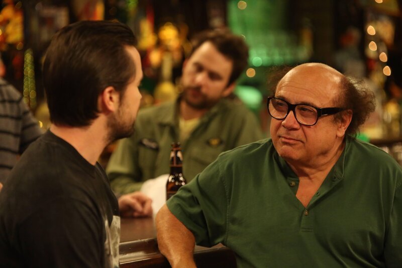 (v.l.n.r.) Mac (Rob McElhenney); Charlie Kelly (Charlie Day); Frank Reynolds (Danny DeVito) – Bild: Bluebush Productions, LLC.