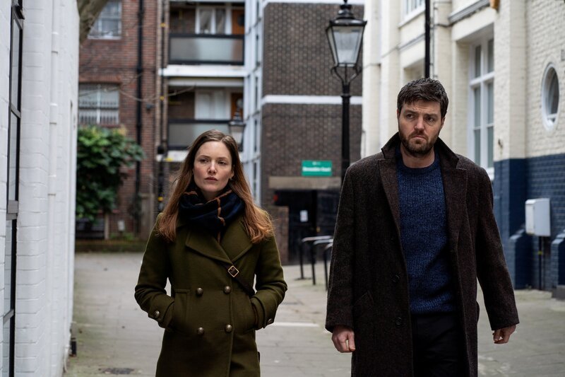 Robin Ellacott (Holliday Grainger), Cormoran Strike (Tom Burke). – Bild: Sam Taylor /​ HBO /​ Warner /​ Home Box Office, Inc.