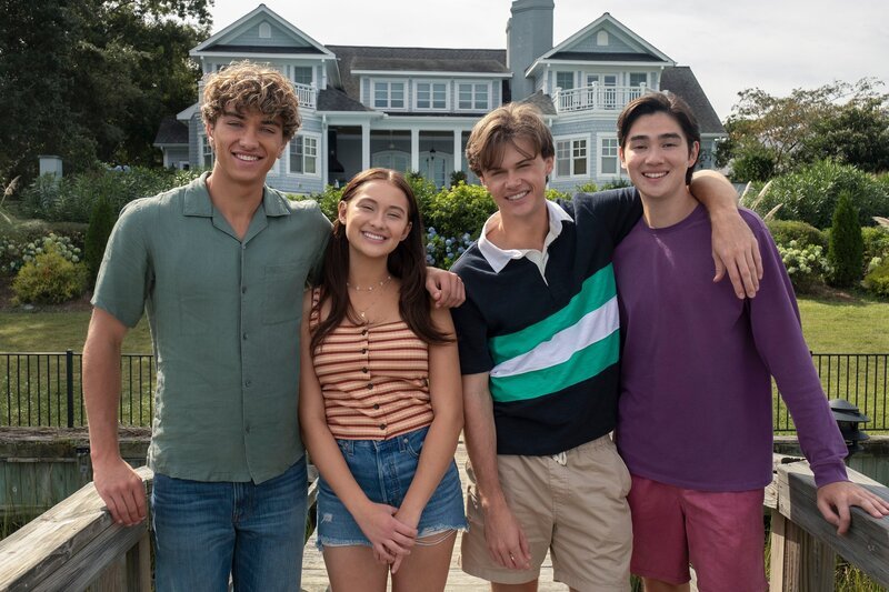 L-R: Jeremiah (Gavin Casalegno), Belly (Lola Tung), Conrad (Christopher Briney), Steven (Sean Kaufman) – Bild: Amazon Content Services LLC