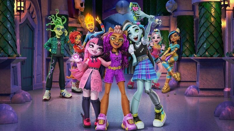 Deuce, Tor Alei, Heath, Draculaura, Clawdeen, Frankie Lagoona und Cleo (v.li.n.re.) sind Schüler:innen auf der Monster High. – Bild: RTL