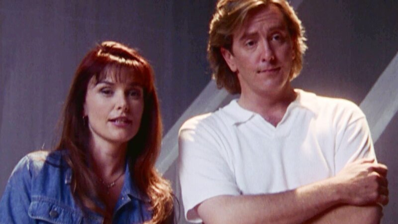 Monica (Roma Downey), Andrew (John Dye), v.l. – Bild: Bibel TV