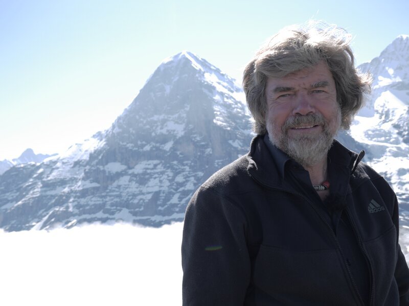 Reinhold Messner vor der Eiger Nordwand – Bild: Bergblick /​ Planet /​ Makido