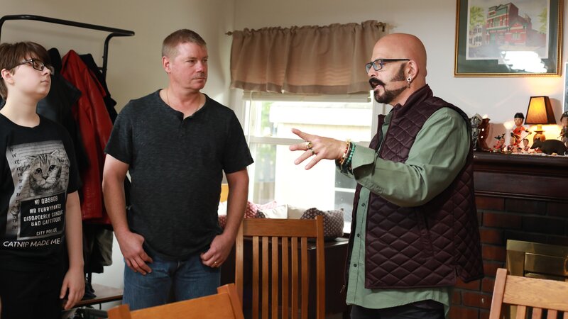 Jackson talking to guardians. – Bild: Discovery Communications