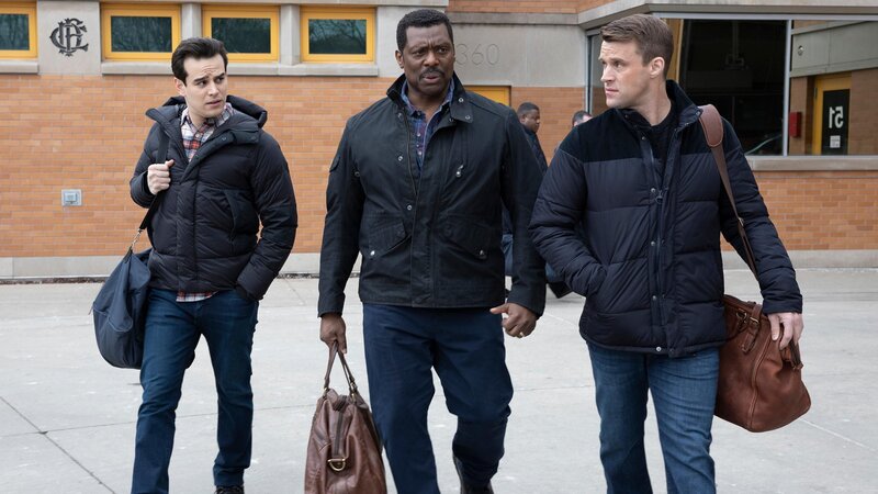 Blake Gallo (Alberto Rosende, l.) mit Wallace Boden (Eamonn Walker, m.) und Matthew Casey (Jesse Spencer, r.) – Bild: RTL /​ 2019 OPEN 4 BUSINESS PRODUCTIONS LLC.
