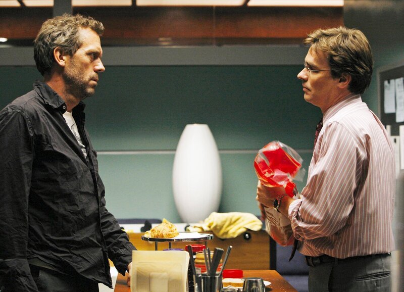 Die Freundschaft zwischen Dr. House und Wilson steht vor der schwersten Bewährungsprobe, l-r: Hugh Laurie als Dr. Gregory House, Robert Sean Leonard als Dr. James Wilson. – Bild: SUS /​ SF