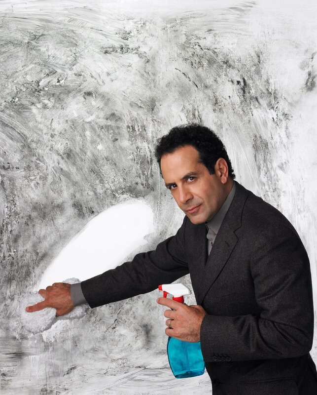 (3. Staffel) – Ordnung und Sauberkeit ist für Adrian Monk (Tony Shalhoub) das ganze Leben … – Bild: VOX/​Universal