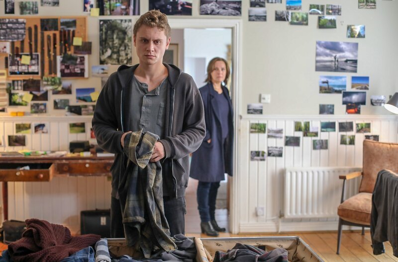 Das Verhältnis zwischen Polizeipsychologin Cathrin Blake (Désirée Nosbusch) und ihrem Sohn Paul (Rafael Gareisen) ist angespannt. – Bild: ORF/​Degeto/​Züli Aladag
