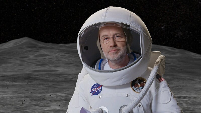 Harald Lesch wagt das Gedankenexperiment: Könnten wir den Mond besiedeln? – Bild: ZDF und Hans Jakobi /​ Harald Capota